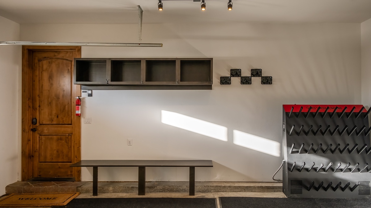 Garage boot dryer and ski storage