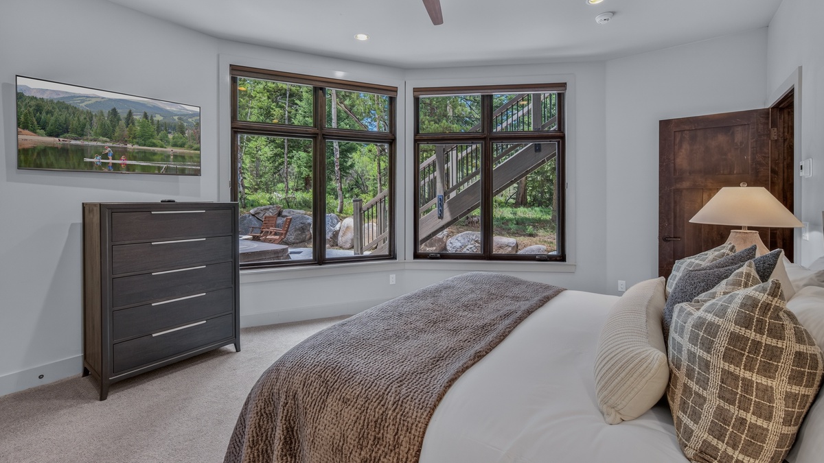 Bedroom 4, Lower Level - King bedroom