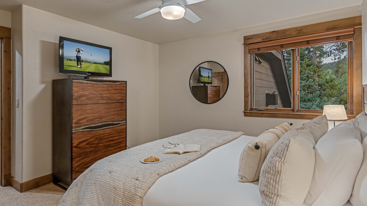 Bedroom 4, Upper Level - Upper level king suite 2 with shared ensuite