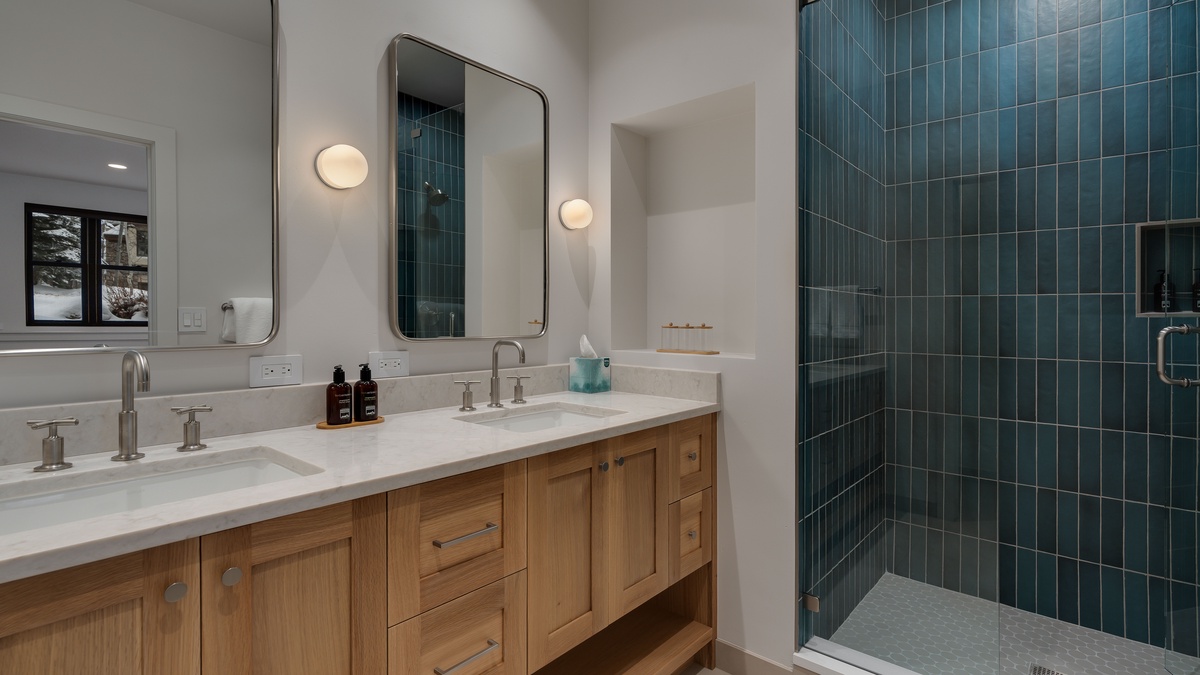 Bedroom 5, Lower Level - Bunkroom ensuite