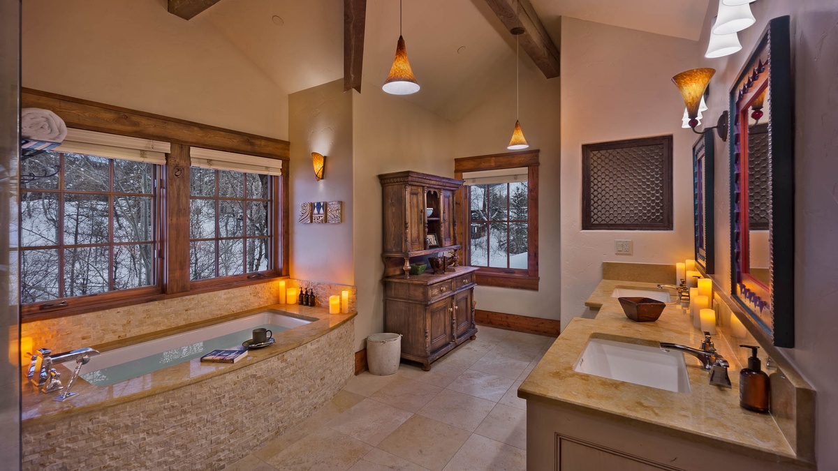 King ensuite with soaking tub