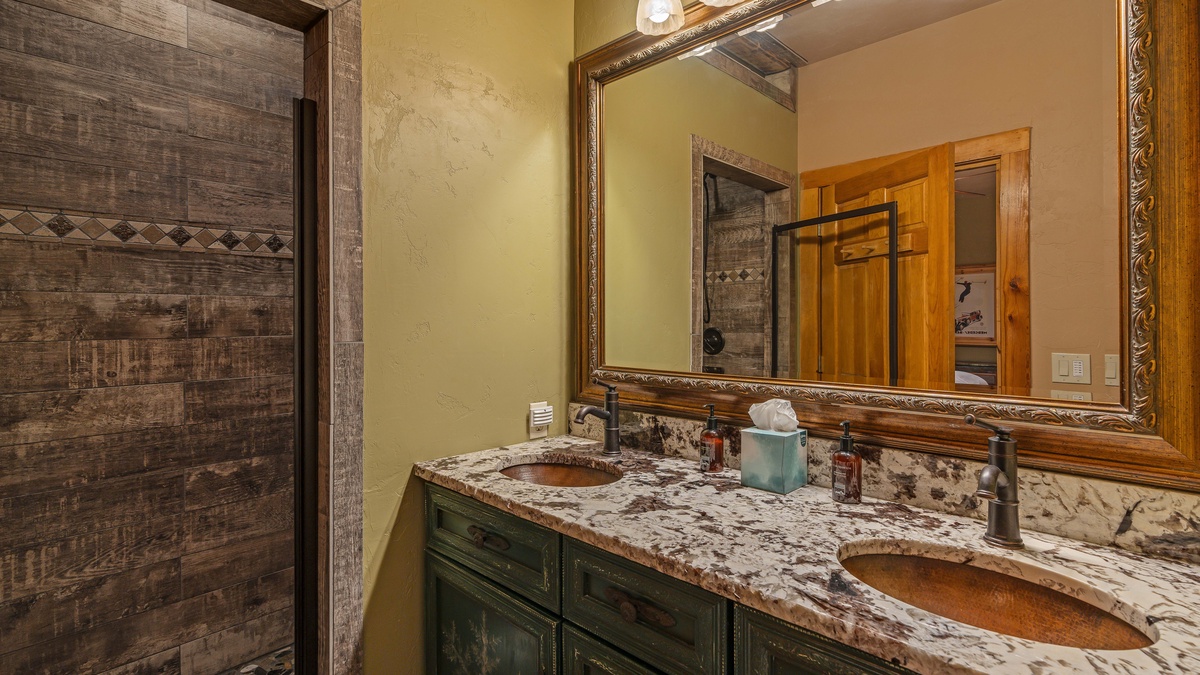 Bedroom 6, Lower Level - King ensuite