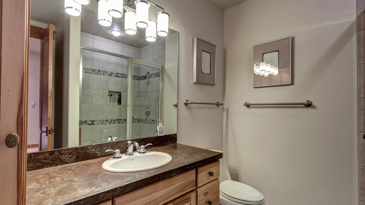 Bedroom 4, Lower Level - Queen ensuite on lower level