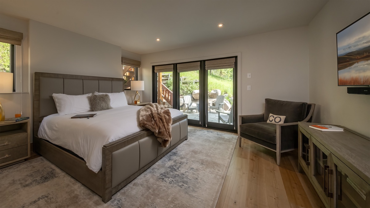 Bedroom 1, Main Level - Primary Bedroom