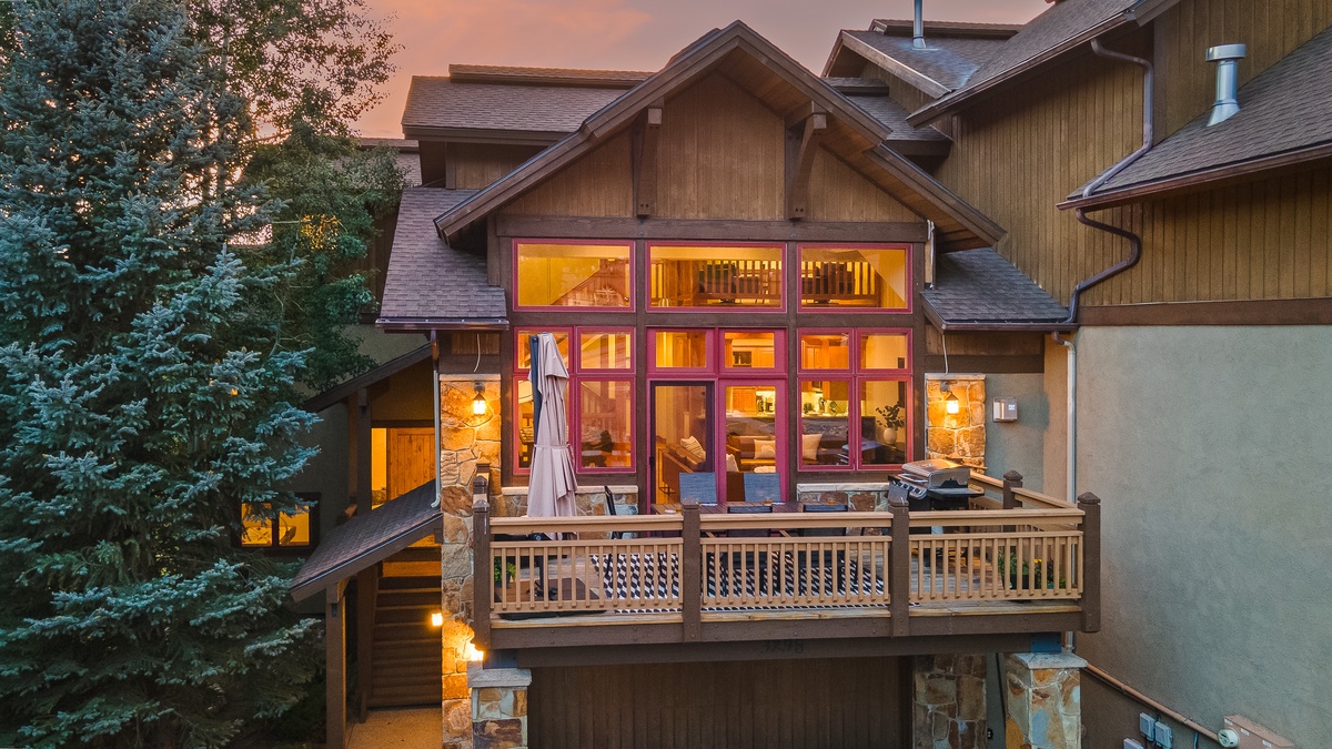 Aerial view of the front of Chalet Couloir.