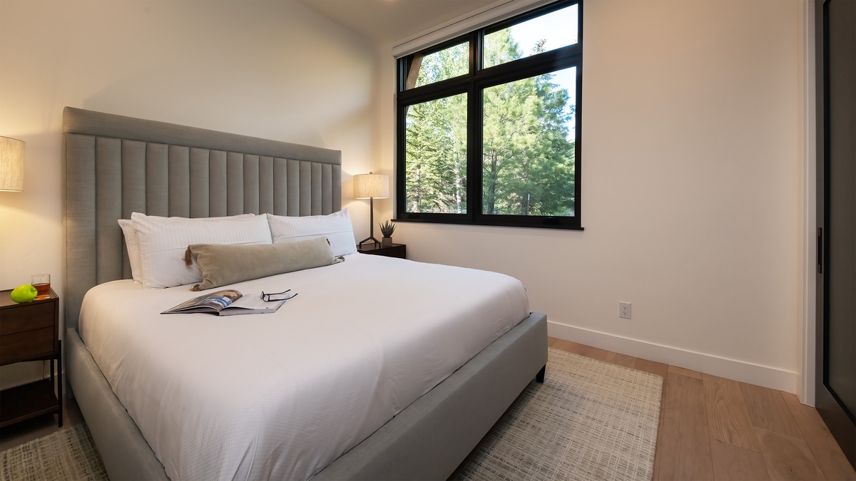 Bedroom 2, Upper Level - King bed