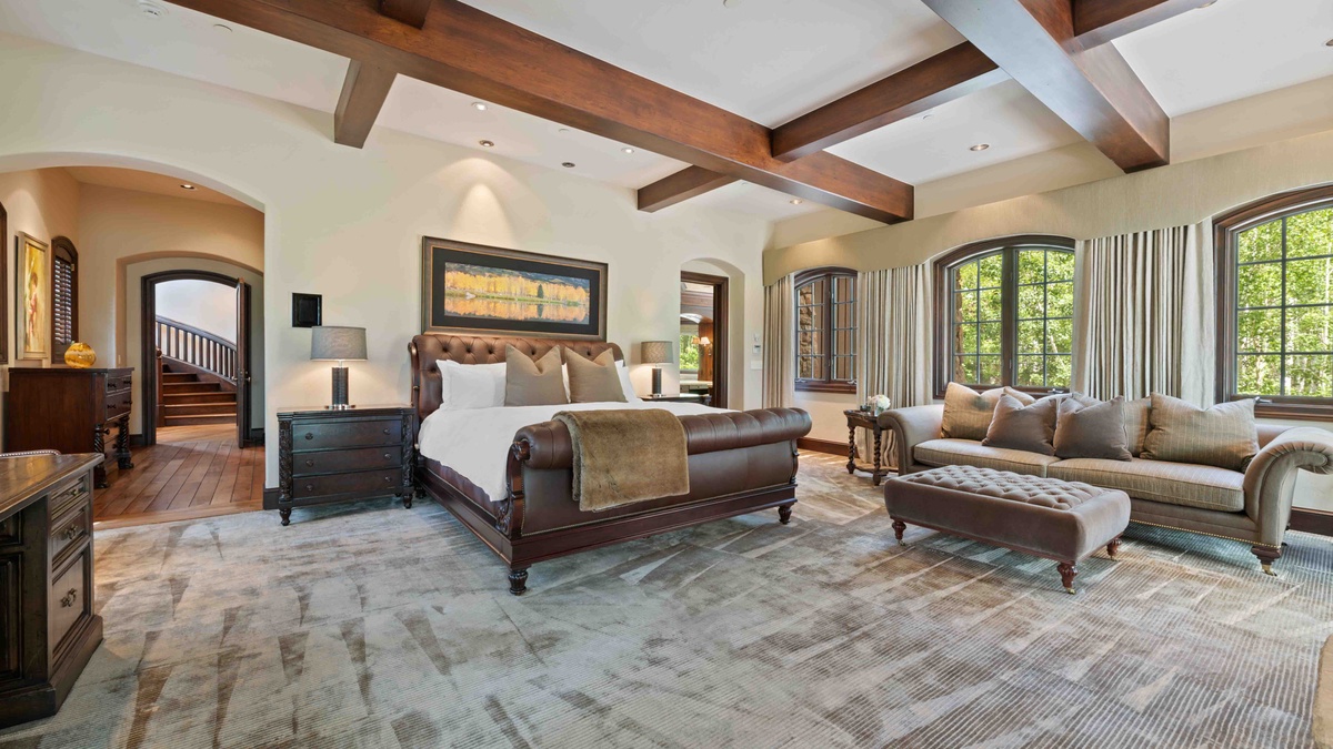 Bedroom 1, Lower Level - Expansive primary bedroom on the lower level