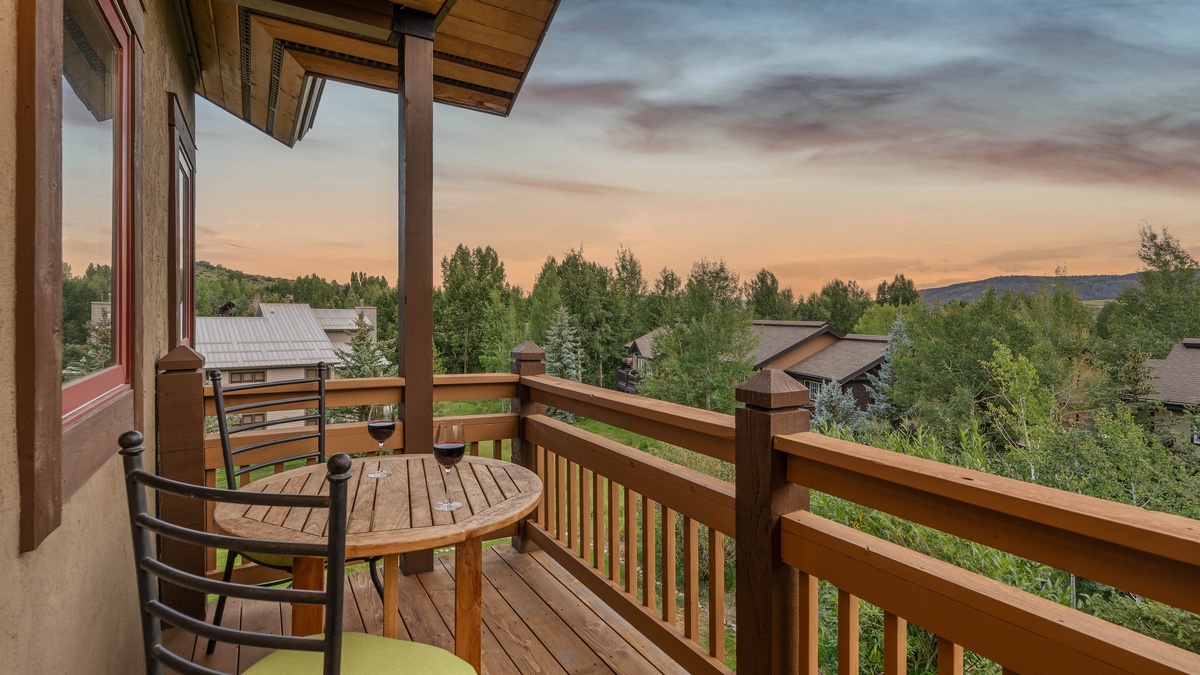 Bedroom 1, Main Level - Primary king suite private balcony