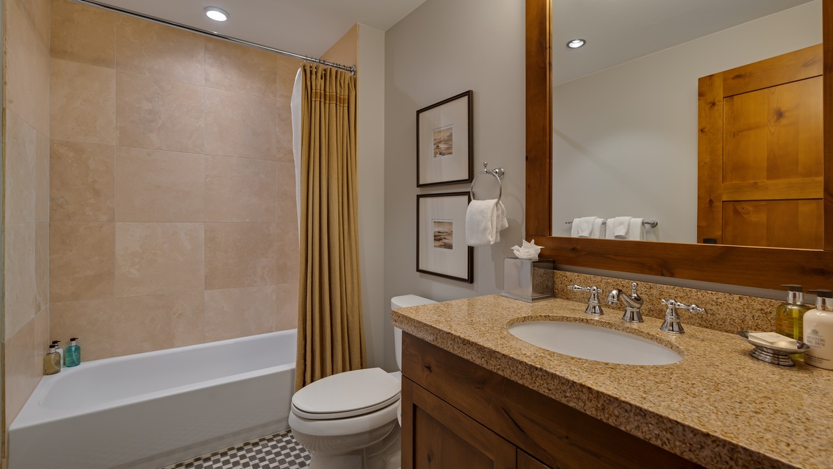 Bedroom 4, Main Level - Full ensuite