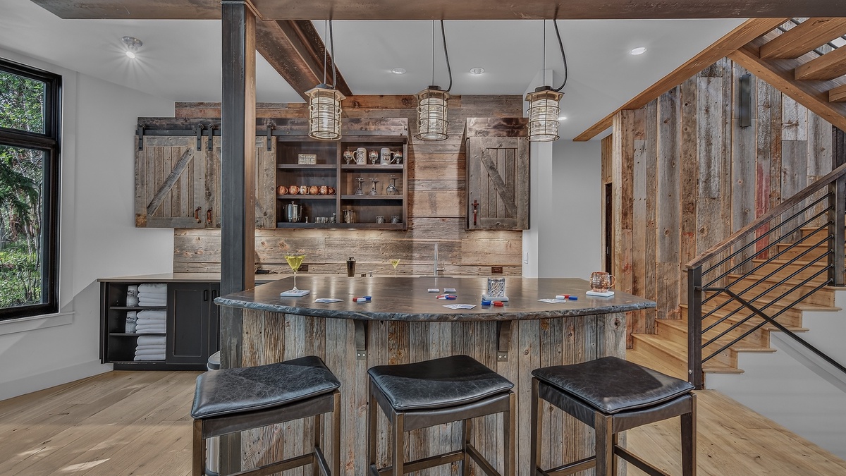 Wet Bar, Lower Level - Bar counter with seating