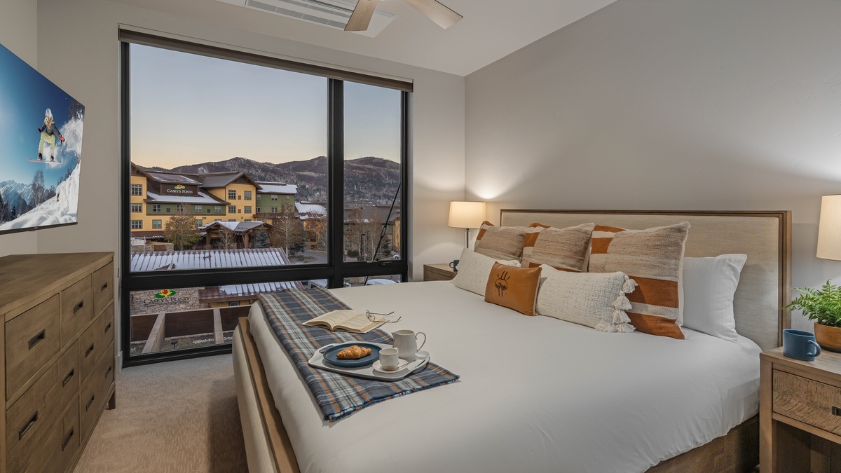 Bedroom 1, Upper Level, Kingdom House - Primary king suite