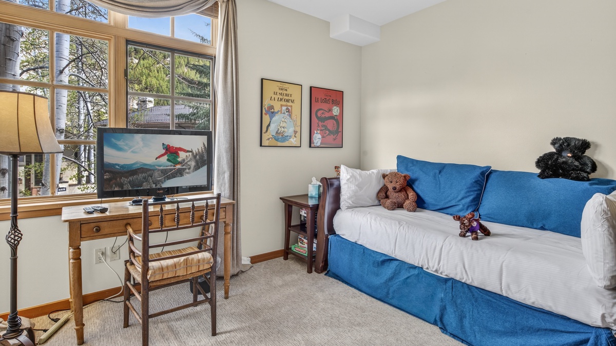Bedroom 2, Main Level - Full daybed
