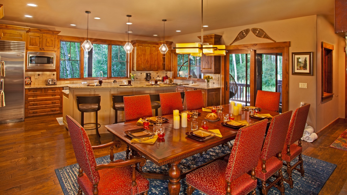Dining Area, Main Level, Chalet Fuego - Table with seating