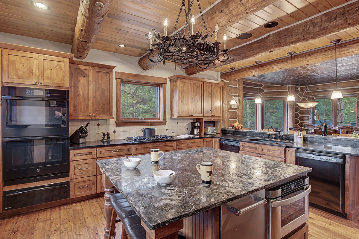 Kitchen, Main Level - Island with surrounding cabinetry