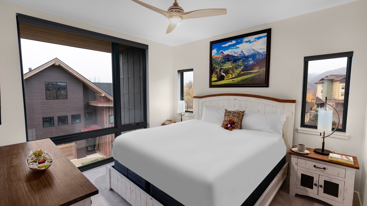 Bedroom 1, Upper Level - Primary king suite