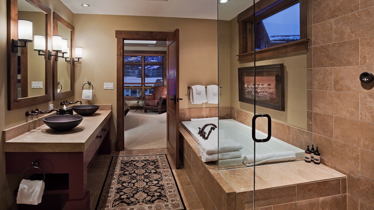 Bedroom 1, Main Level - Ensuite with soaking tub and walk-in shower