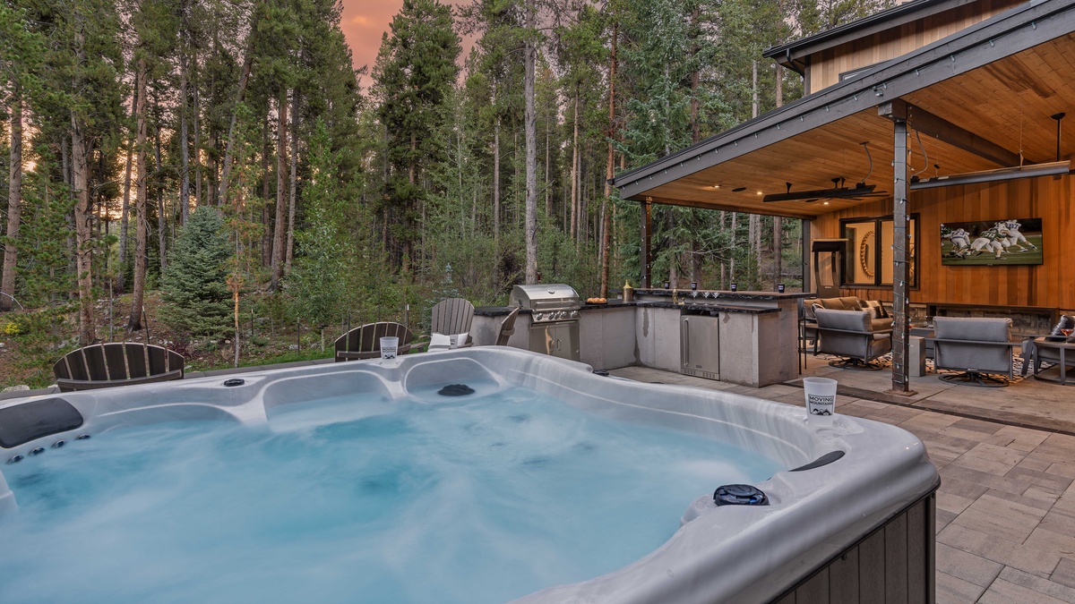 Hot tub #2 on back patio, complete with outdoor bar & grill