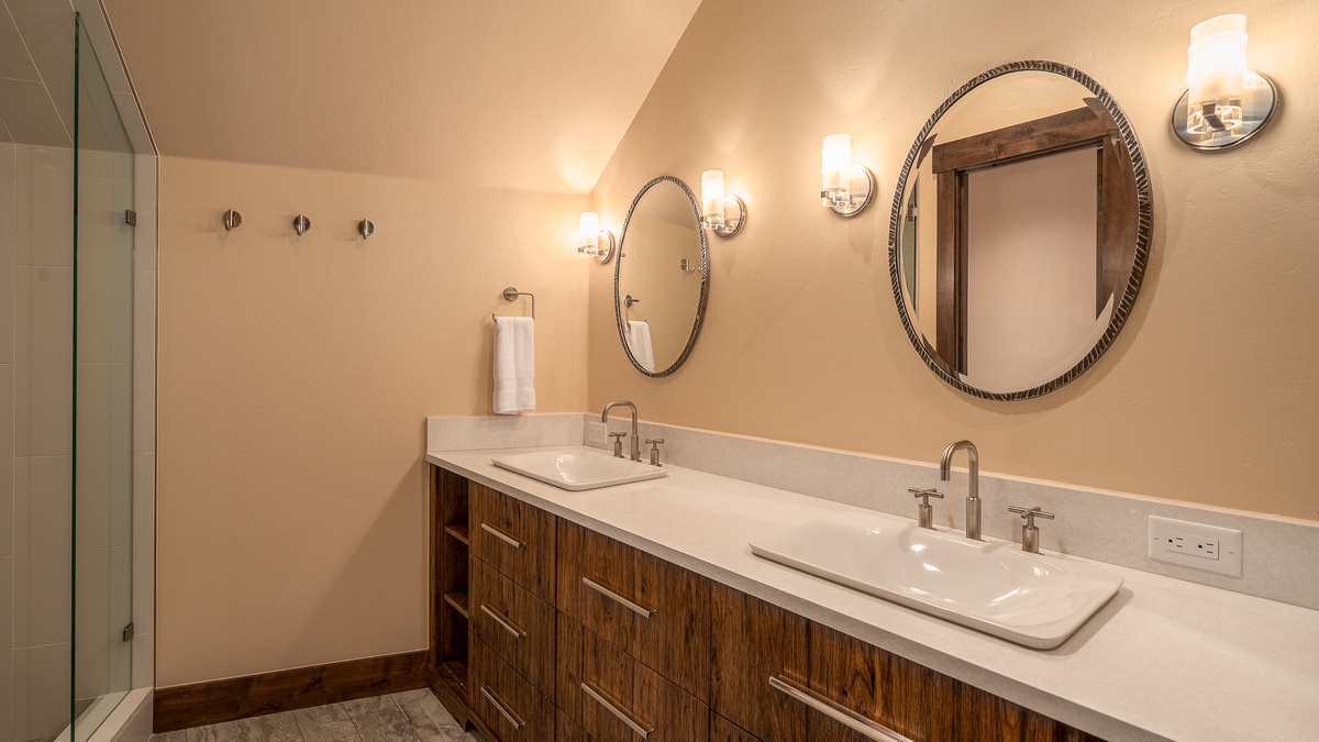 Bedroom 3, Upper Level - King suite 2 on upper level ensuite