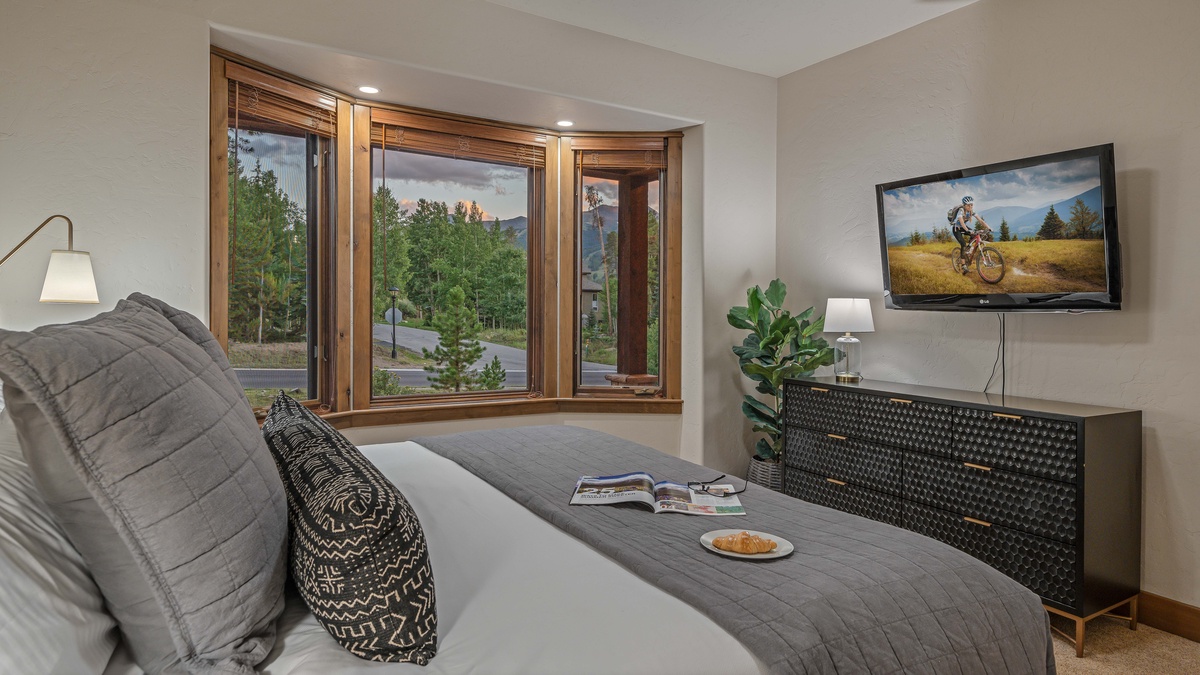 Bedroom 5, Main Level - Main level king suite