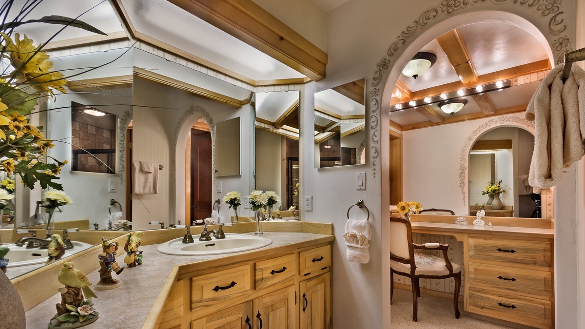 Large primary ensuite