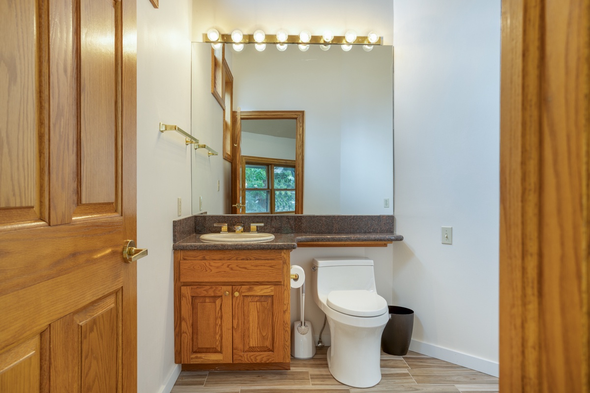 Loft, Upper Level - Powder bathroom