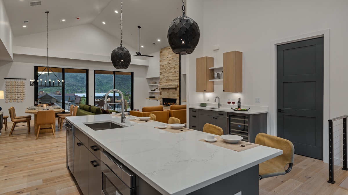 Kitchen with wet bar