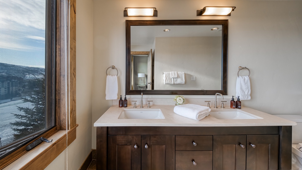 Bedroom 5, Main Level - Ensuite