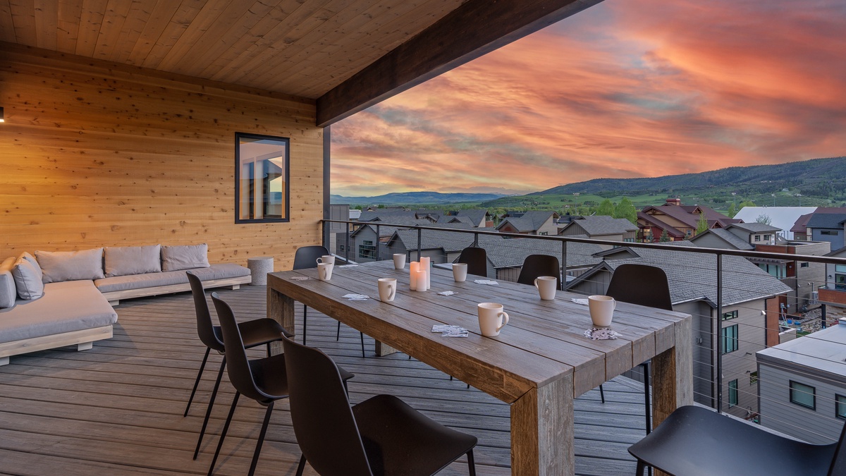 Relax on the back deck with plenty of seating!