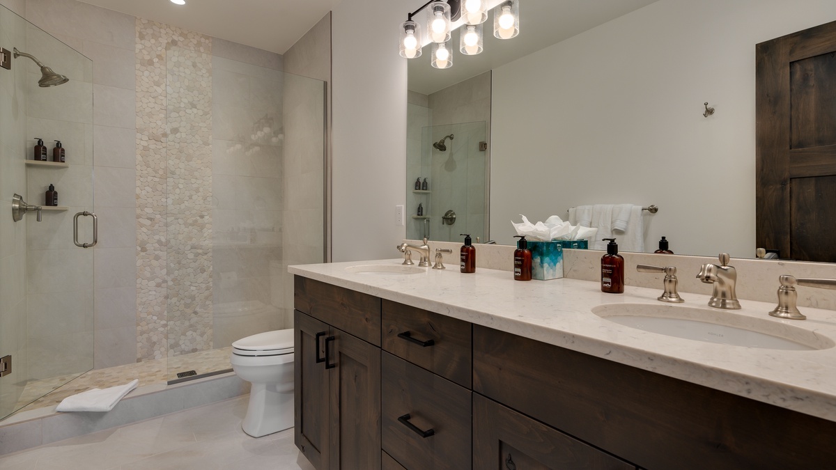 Bedroom 2, Lower Level - King ensuite, lower level