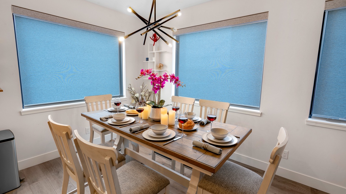 Dining Area, Main Level - Seats 6