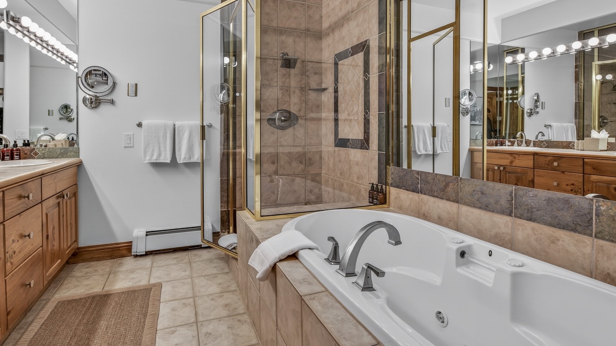 Bedroom 1, Upper Level - King ensuite