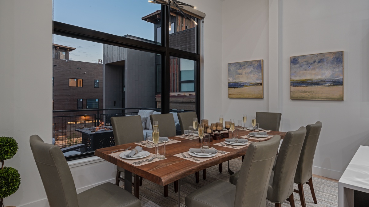 Dining Area, Main Level - Seats up to 8