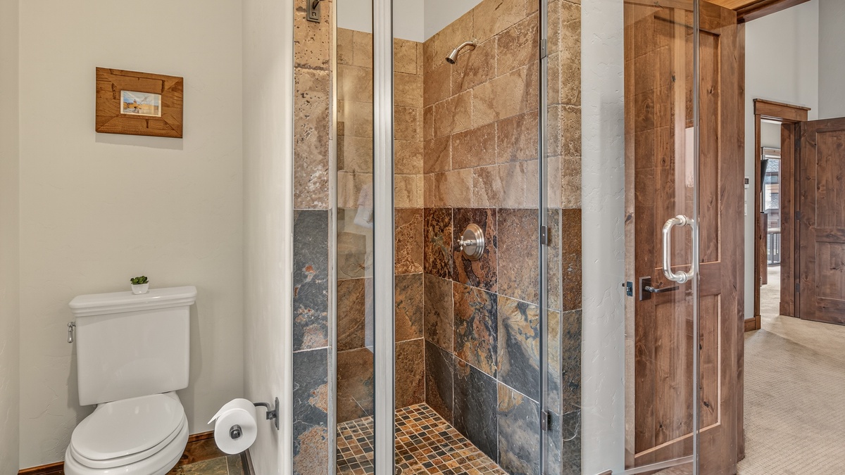 Bedroom 2, Upper Level - Queen ensuite