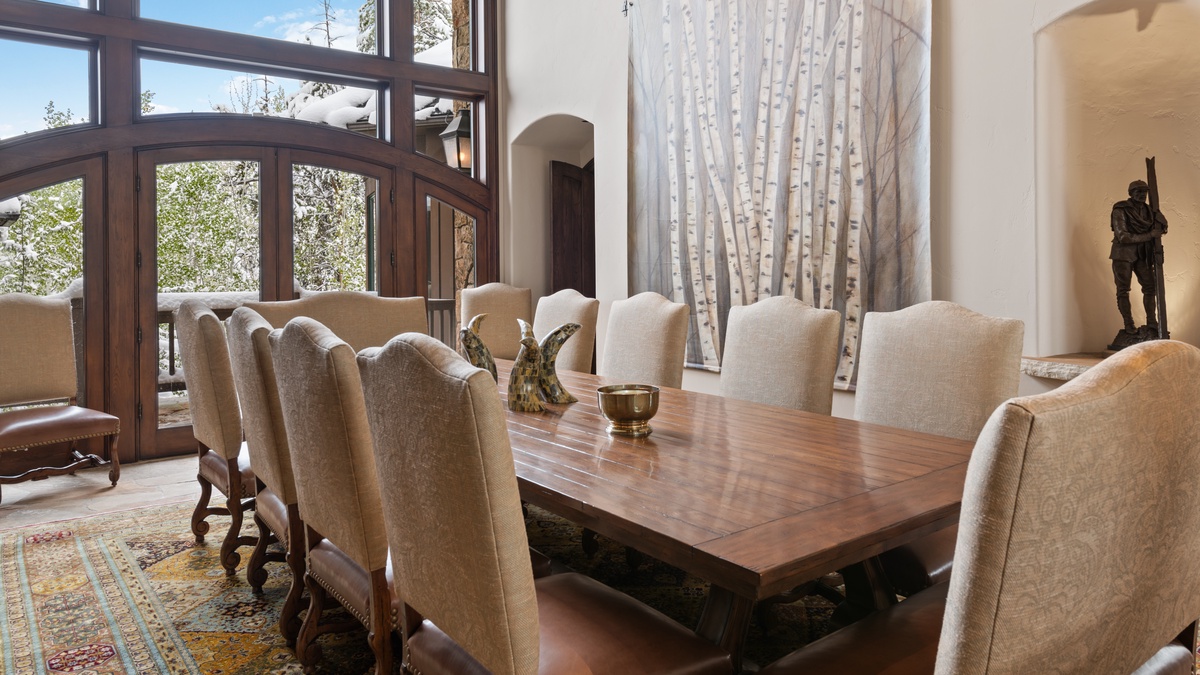 Paragon's dining room comfortably seats 10 guests