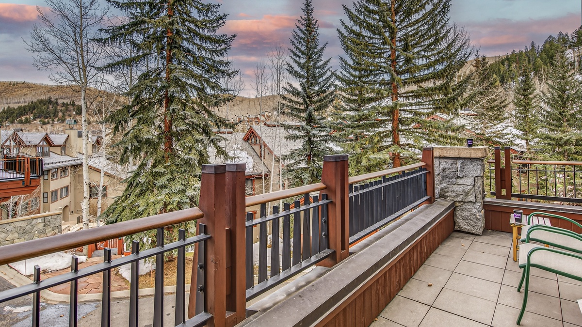 Balcony overlooking the Mountain