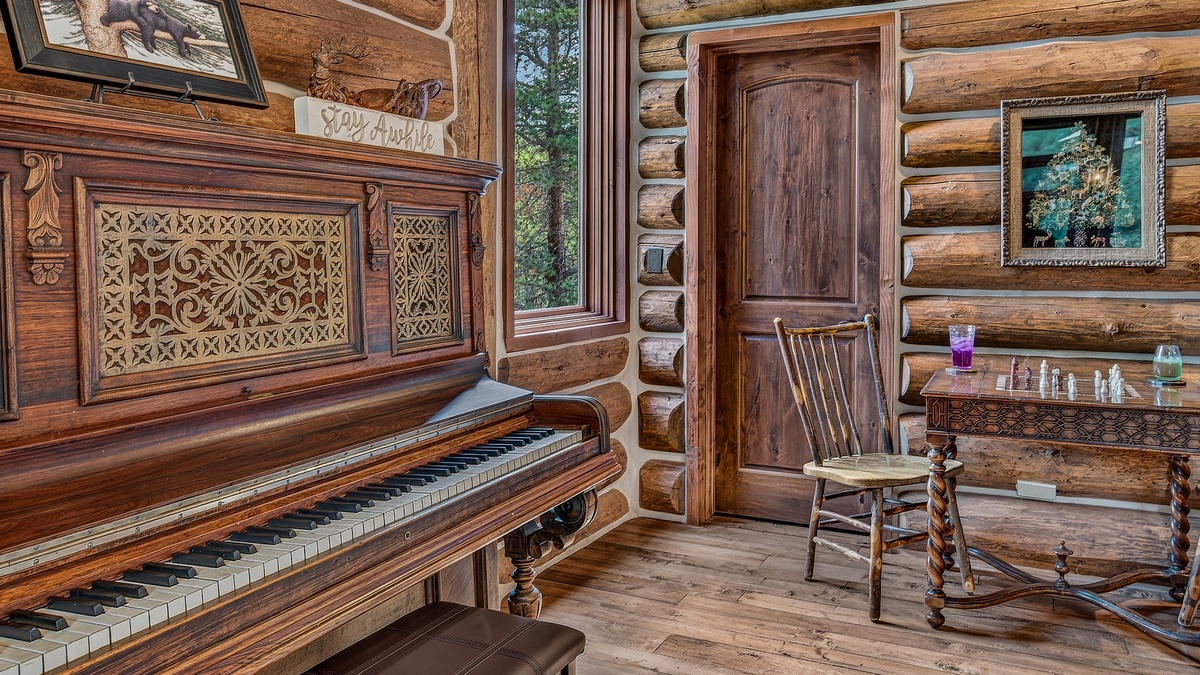 Piano played by Doc Holiday