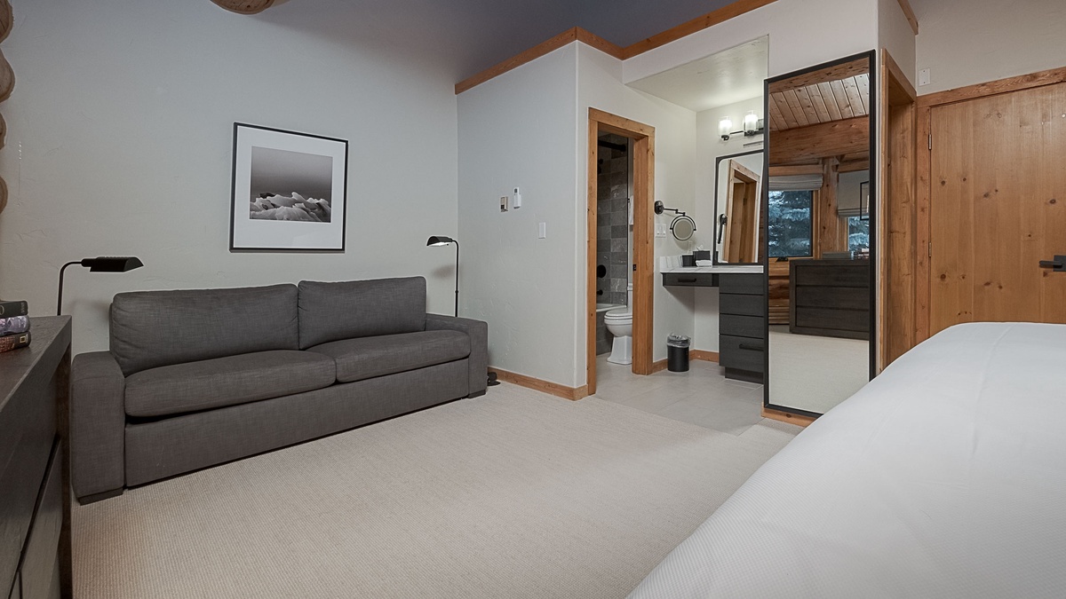 Bedroom 5, Upper Level - Jasmine Ensuite