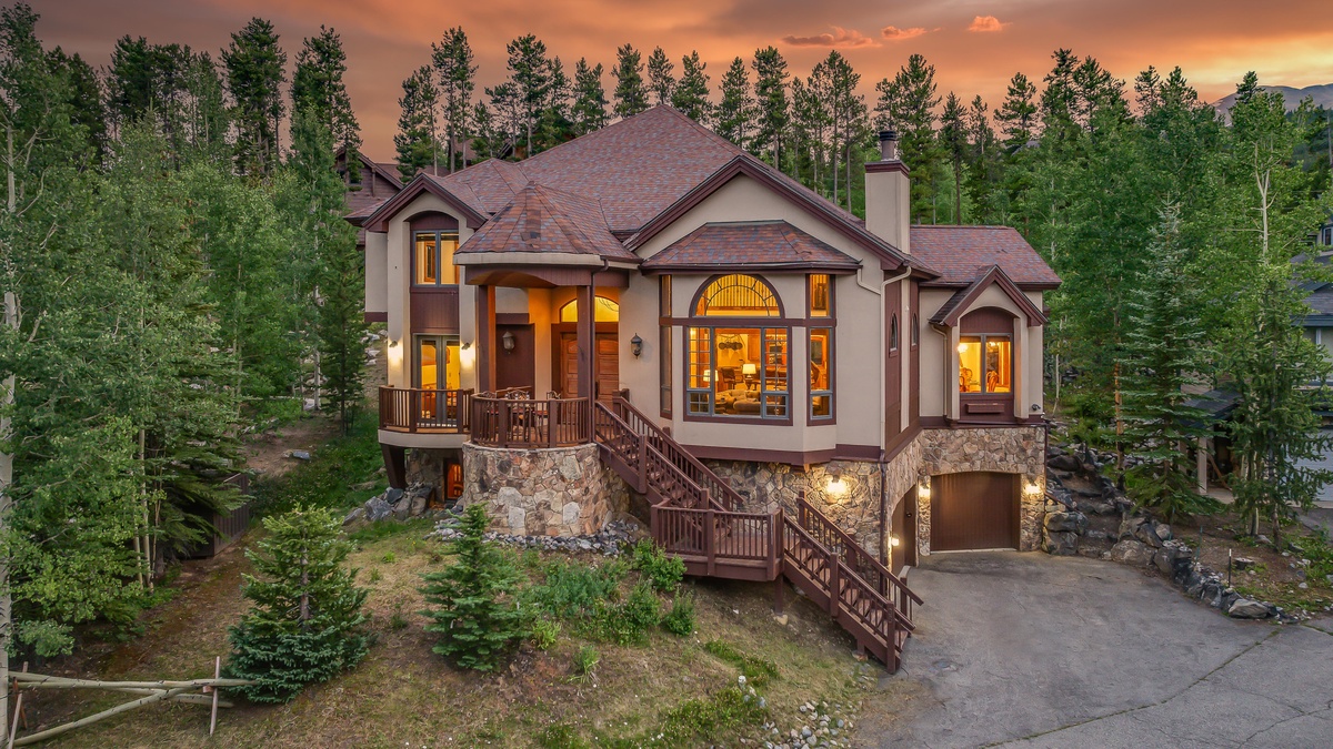 Welcome to Boulder Ridge Retreat!