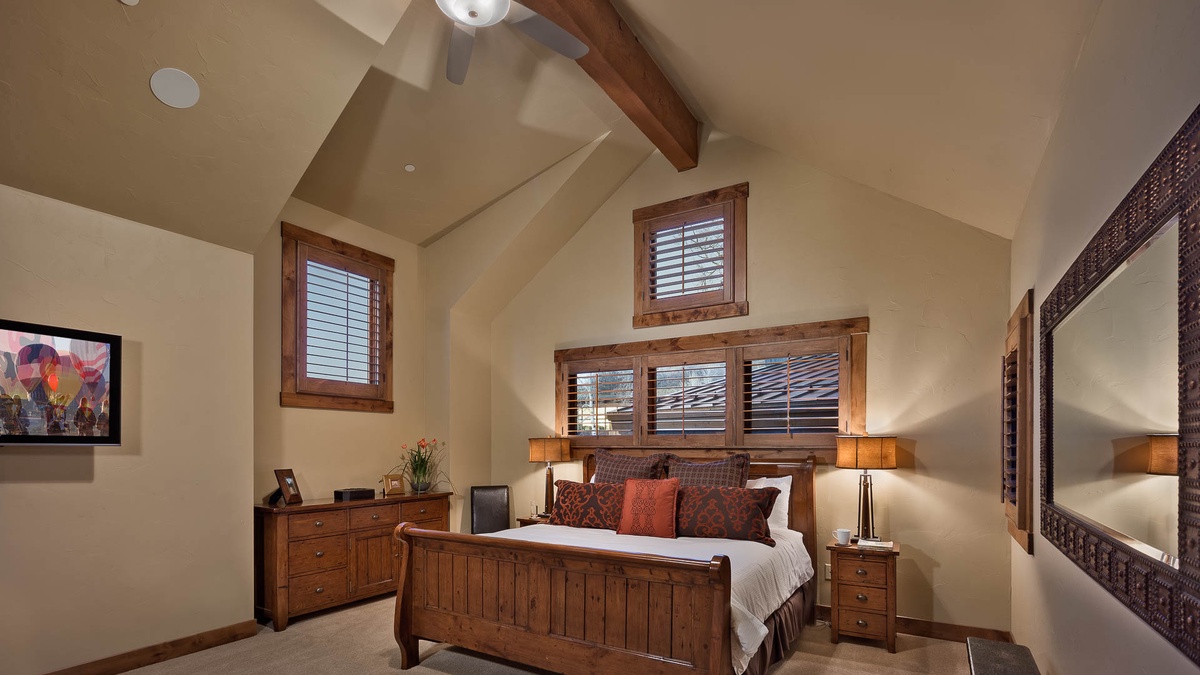 King suite, upper level