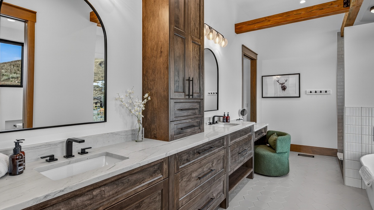 Bedroom 1, Main Level - Nocturne View primary king ensuite with double vanity