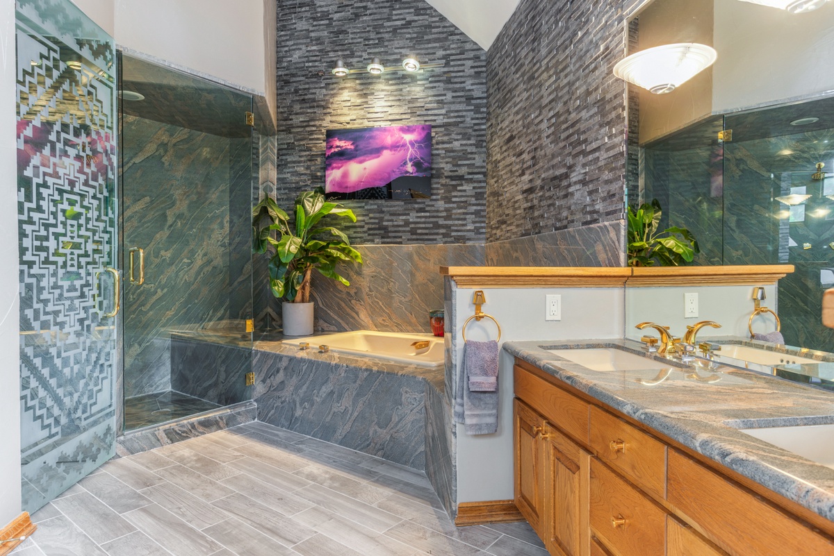 Bedroom 1, Main Level - Primary king ensuite (art featured has been removed)