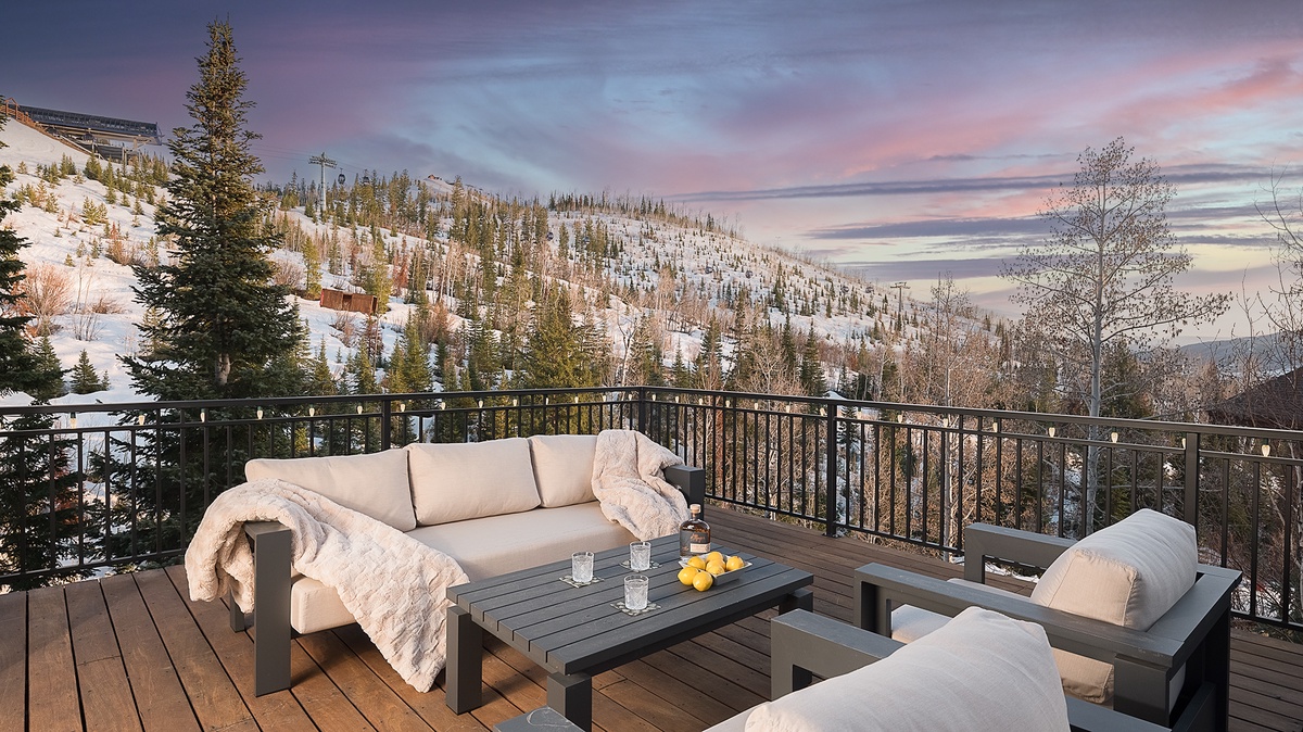 Rooftop Deck, Upper Level - With mountain views