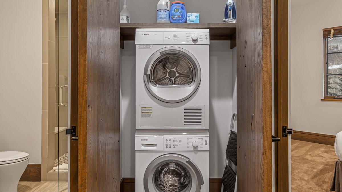 Middle level laundry area