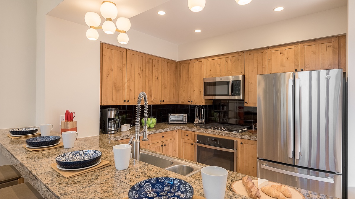 Kitchen Counter Seating, Main Level