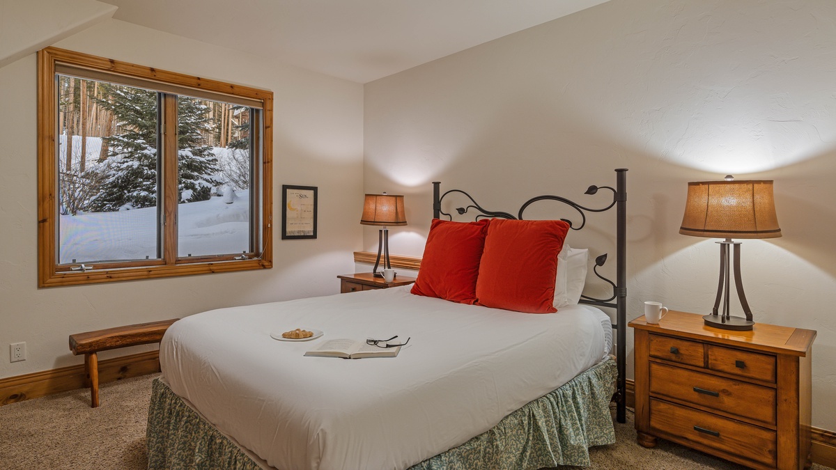 Bedroom 2, Lower Level - Queen bedroom on lower level