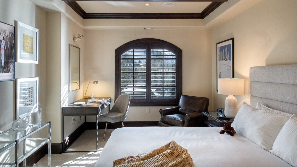 Bedroom 1, Main Level - Primary bedroom with slope view