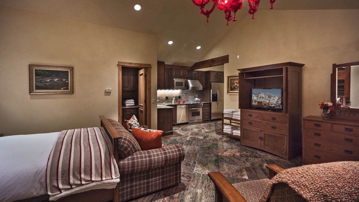 Bedroom 2, Upper Level - Queen suite apartment with full kitchen