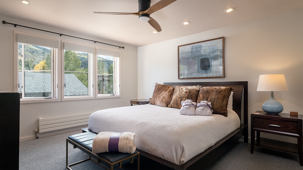 Bedroom 4, Uppermost Level - King bedroom