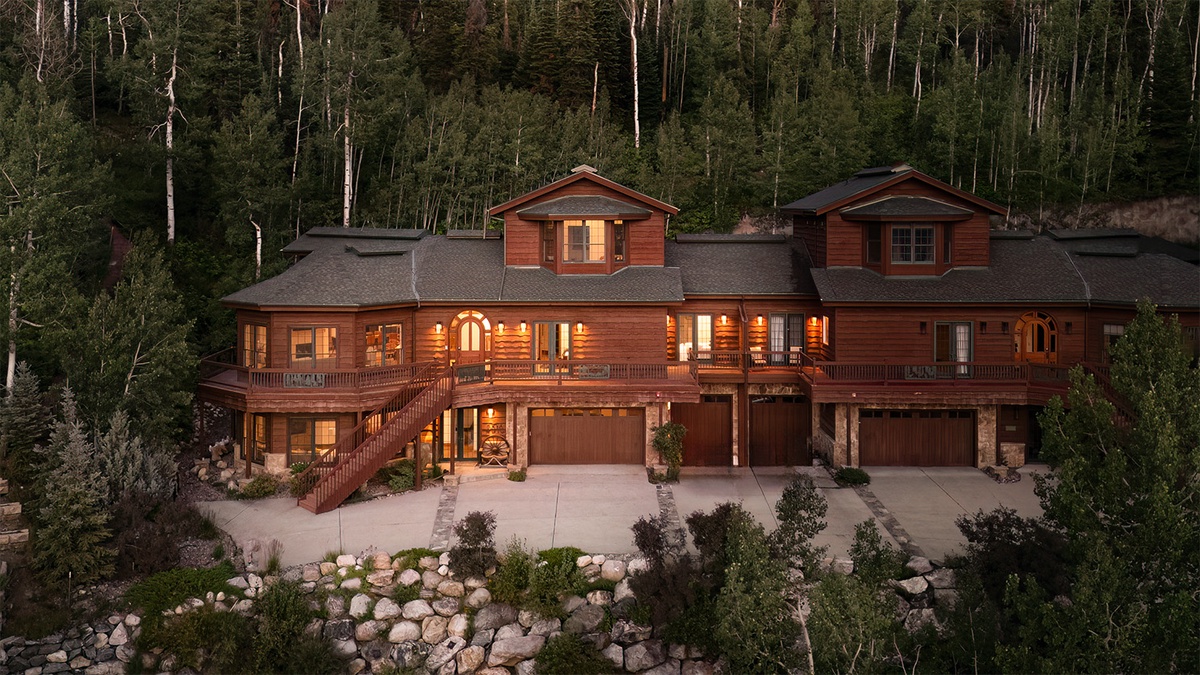 Apex Lodge North in Summer