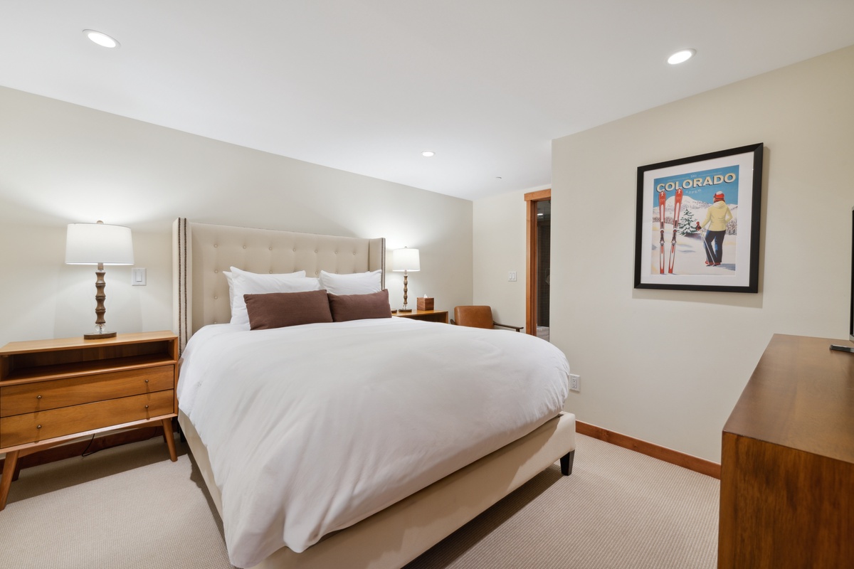 Bedroom 2, Main Level - Queen Bedroom